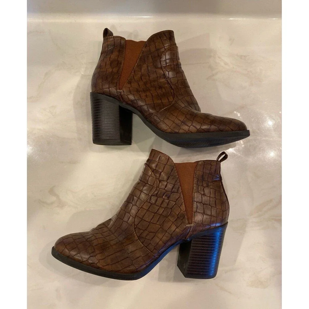 Mia HART Cuban Boots‎ Faux Leather Crocodile Sz 9 M Brown Bootie  Chunky Heel